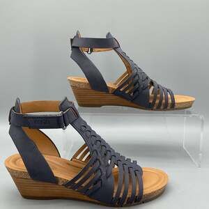 NEW earth Women’s Hattie Fisherman Wedge Sandals Dark Blue Size 7.5M